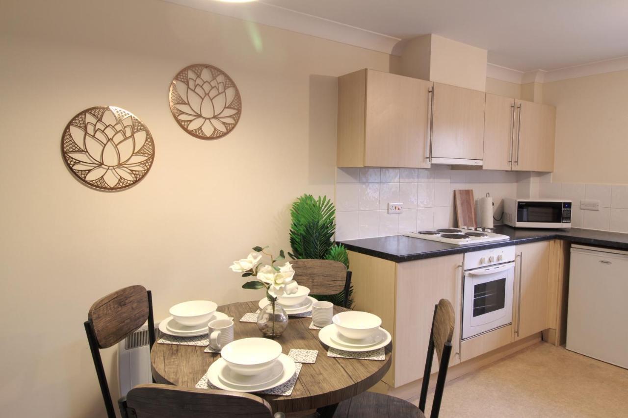 Sunnydale Serviced Apartments - Central Location, With Allocated Parking Wakefield Exterior photo